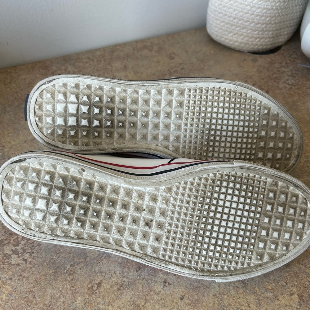 Tommy Hilfiger White Vegan Leather Slip-on Boat Shoes size 7.5M - Picture 5 of 8